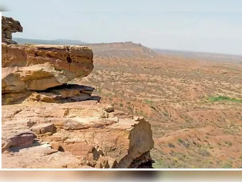 Rocky cliff edge overlooking the dry, eroded plain at Zara